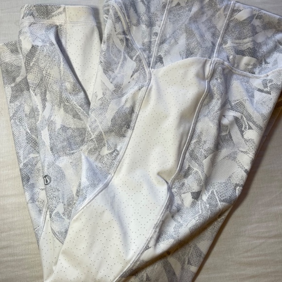 Lululemon Breezy Dot Crop Jasmine White Multi / White side pockets - Picture 8 of 14